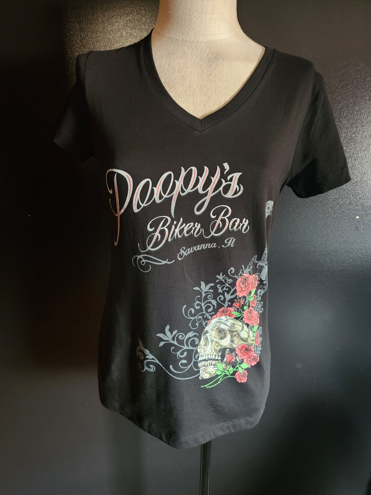 LADIES-SS-V-NECK-SKULL WITH GUITAR